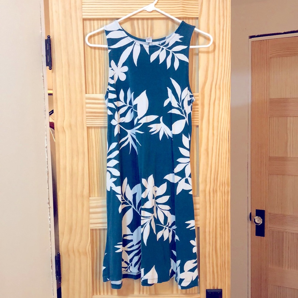 Cute blue and white summer dress. Only worn a handful of times.